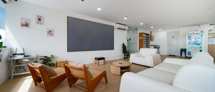 living room space for rent